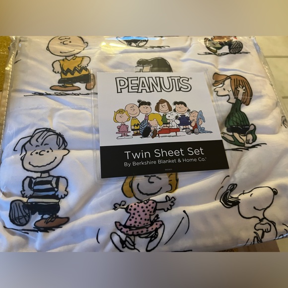 Berkshire Bedding Berkshire Home Peanuts Gang Twin Sheet Set Read